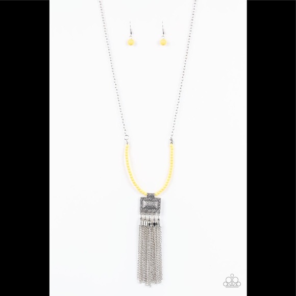 ✨3 for $10✨ Silver and yellow necklace